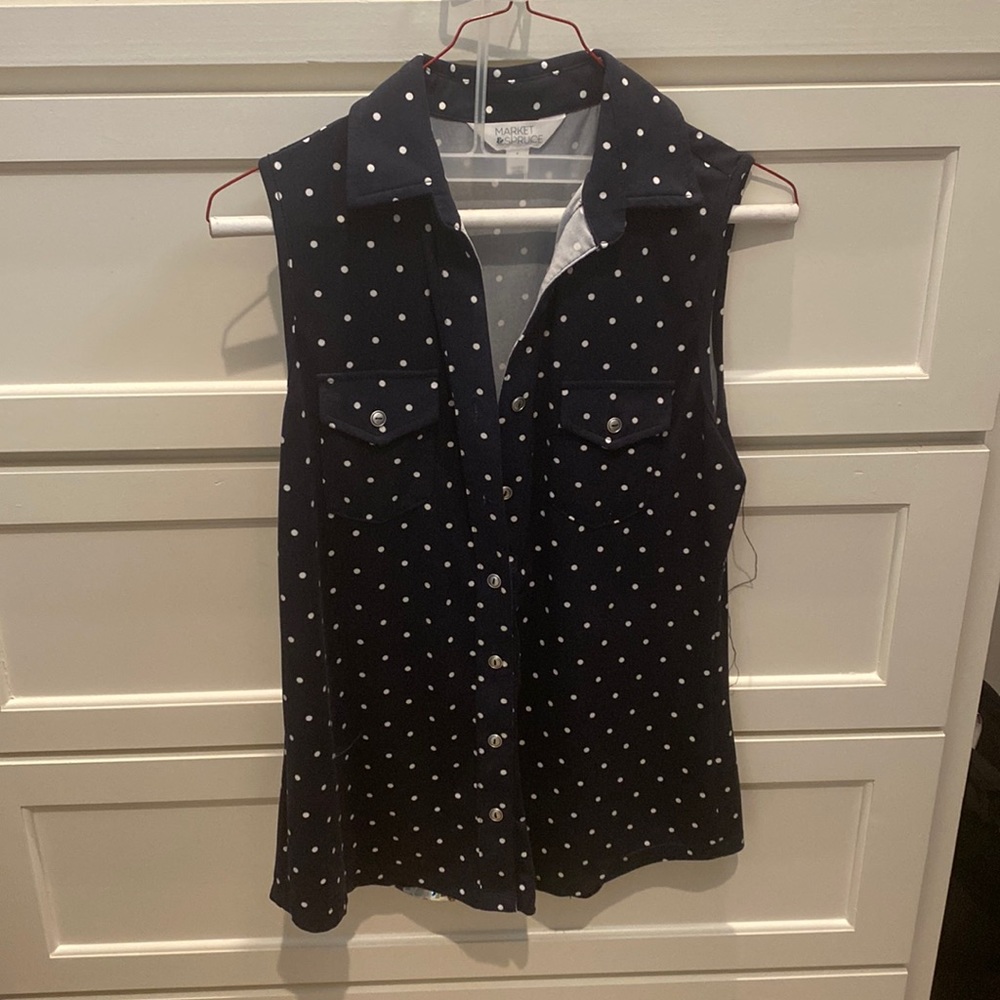 Cute top! Perfect for the 4th! Worn once!